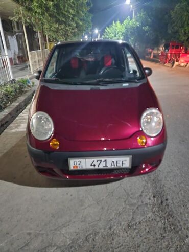деу магнус: Пятидверный хэтчбек Daewoo Matiz вишневого цвета. Автомобиль оснащен