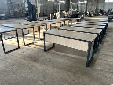 Sifarişlə mebel: Yeni, Dördbucaq masa