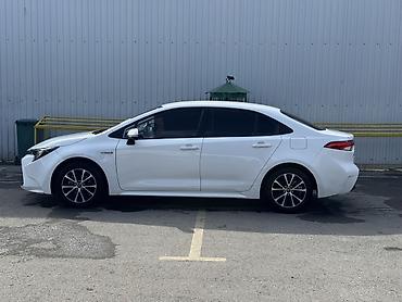 Продажа авто: Toyota Corolla: 2023 г., 1.8 л, Вариатор, Гибрид, Седан — 2