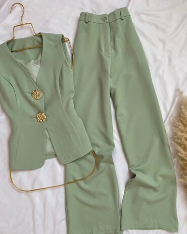 Kompleti: • Komplet ||
• Veličine: S M L — 3