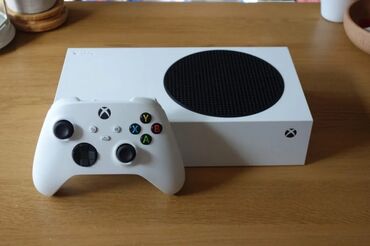 Xbox Series S: Xbox Series S 512GB SSD Yeni kimidir, butun aksessualari var