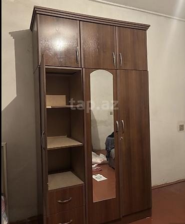 paltar dolabi islenmis: İşlənmiş, 3 qapılı, Güzgülü, Qəhvəyi, Taxta, Açılan, Düz dolab — 1