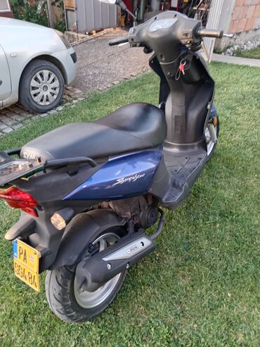 Ostali motocikli i skuteri: SYM skuter u plavoj boji, idealan za gradsku vožnju. Poseduje udobno na lalafo.rs — 3 Ostali motocikli i skuteri: SYM skuter u plavoj boji, idealan za gradsku vožnju. Poseduje udobno — 3