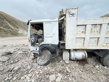 евро тонник: Самосвал HOWO 6x4 (трёхосный) - Компоновка: задняя двухскатная — 5