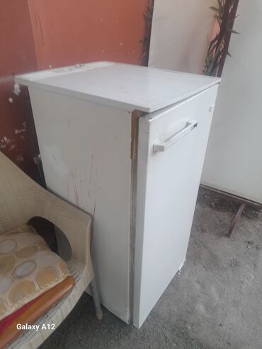 Plitələr və bişirmə panelləri: Kompakt birkameralı soyuducu - Rəng: ağ - Ön tərəfdən açılan qapı