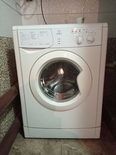 промышленные швейные машины: Кир жуучу машина Indesit, Колдонулган, Автомат, 5 кг чейин, Компакттуу