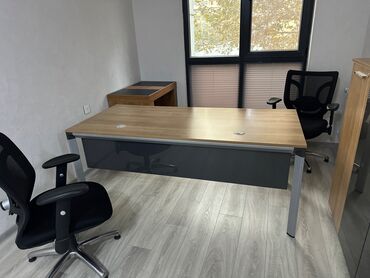 Ofis dəst mebeli: Çox təcili satılır.Ofis mebeli hamısı bir yerdə 600 azn. Laminat deyil — 11