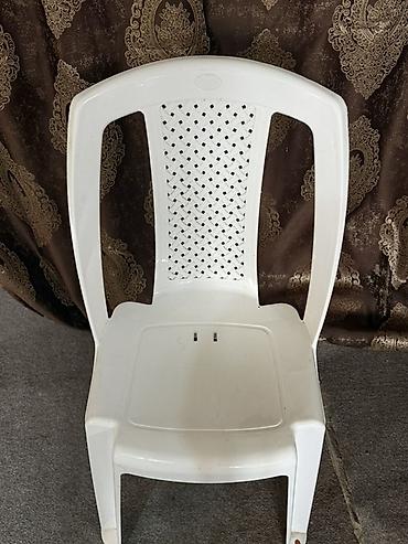 paltar asilqani taxta: Ağ rəngli plastik oturacaq 100ədəd - Material: yüngül və davamlı — 1