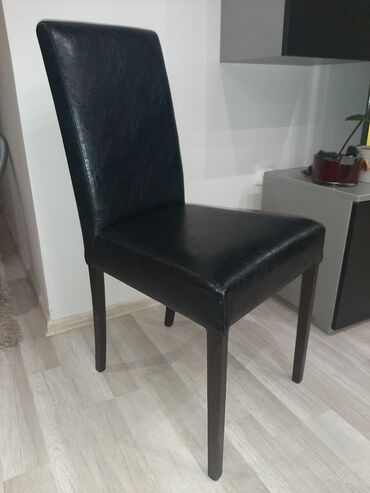 37 oglasa | lalafo.rs: Prodajem sto(?80cm?)i cetiri stolice.Korisnjeno je,ali je kao novo!!!