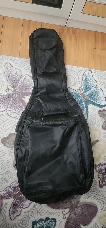 Gitara çantası, keyfiyyetli qalın çantadır. baha alınıb