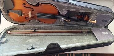 частные уроки скрипки: Срочно продается скрипка в отличном состоянии, имеется смычок, мостик