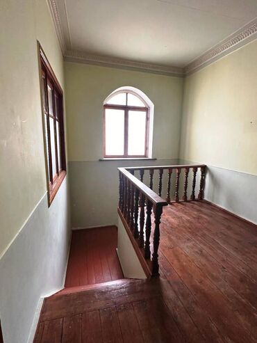 Həyət evləri və villaların satışı: Bakıxanov qəs. 5 otaqlı, 200 kv. m, Orta təmir — 7