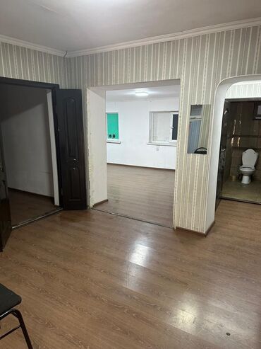квартиры на ошском рынке: Сдаю Офис, 180 м², В частном доме, С отдельной кухней, С отдельным входом, С отдельным сан узлом