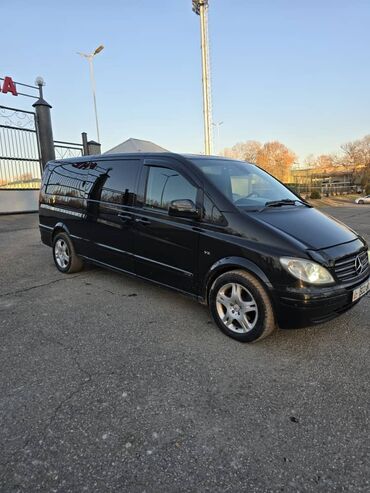 продаю авто мерс: Элегантный минивэн Mercedes-Benz Vito черного цвета, идеально