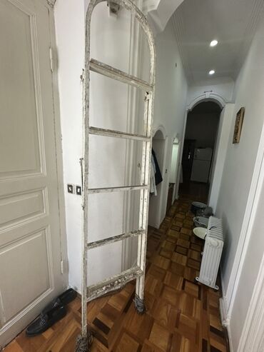 Другие окна и фурнитура для окон: Taxta pəncərə çərçivəsi, daxili və ya xarici istifadə üçün uyğun olan