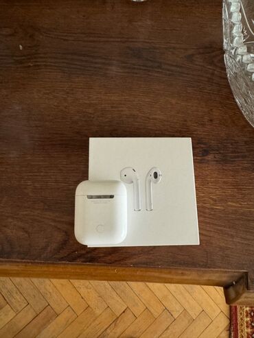 беспроводные наушники apple баку: Original airpods satilir, az ishlenib qutisu usb- si uzerinde