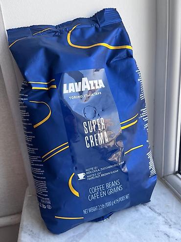 Kofe: Lavazza qəhvə dənələri – 1 kq (İtaliya istehsalı). Son istifadə — 4