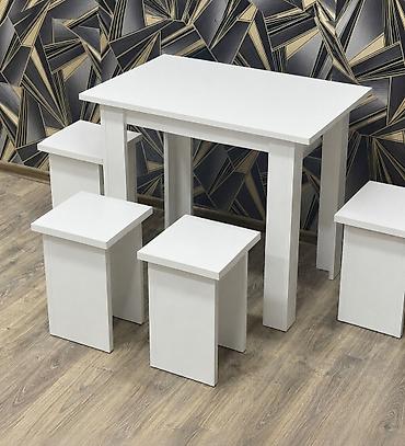 bağ stol stul: Minimalist dizayna malik kompakt masa və 4 taburet dəsti. 1 ədədi 15 — 2