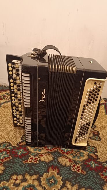 рояль steinway: "Этюд" Баяны сатылат. Абалы жакшы. бардык ундору иштейт. продам баян