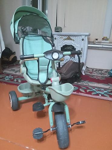 volsebed: Uşaq üçtəkərli velosiped-araba, açıq yaşıl rəng. Xüsusiyyətlər: - — 2