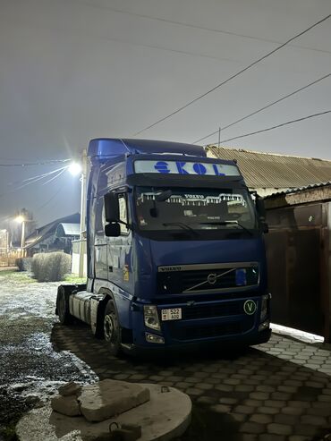 Тягач, Volvo, 2012 г., Тентованный
