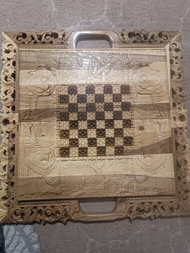 Шахматы: Шахмат-нарда сделана в ручную, для самых серьёзных и дорогих людей