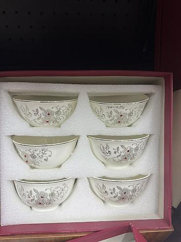 Наборы посуды: Чайные наборы из тонкого фарфора в подарочных боксах. Варианты: - — 7