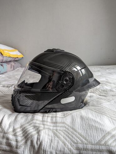 Шлем новый 
в подарок перчатки 
+визер