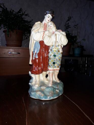 statuetka heykel: Statuetka.Ukrainalılar, milli ornament.Suvenir