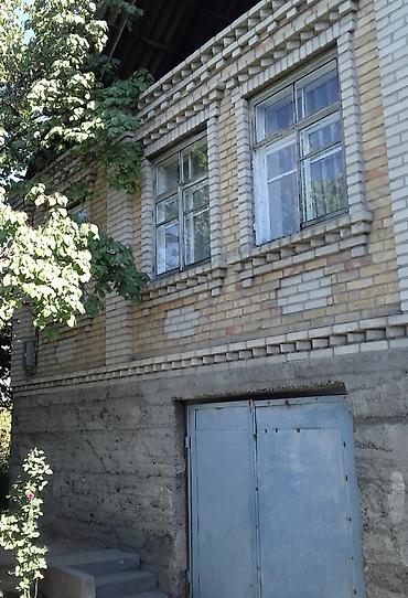 земелный дом: Продаётся кирпичный дом с высоким цоколем и подвалом/гаражом — 2