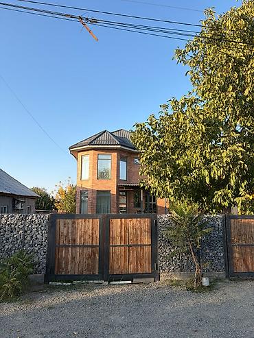 трёхэтажный дом: 200 м², 6 комнат и более, Без животных — 2