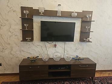 TV altlığı: 2ci el tv stend en 2metr hündürlük 55sm dərinlik 40 sm üst polkalar — 1