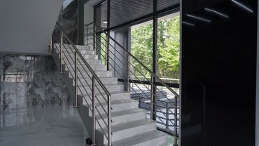 Офисы: Сдаются офисные помещения в центре города, со всеми удобствами. Тел. — 6