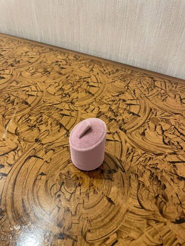 Bijuteriya vitrinləri: Aksesuar stendleri,her mehsuldan kifayet qeder var yeni coxdu.Qiymet — 13