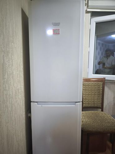 Paltaryuyan maşınlar: Soyuducu Nofrost islek veziyyetdedir.Hecbir problemi yoxdu.Qiymeti 220