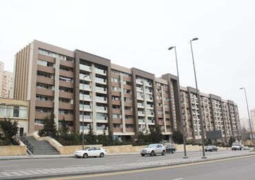 qaxda bina evi satilir: Bakı, 3 otaqlı, Köhnə tikili, m. Elmlər Akademiyası, 70 kv. m