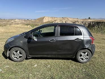 Toyota: Toyota Vitz: 2008 г., 1.3 л, Кол менен иштөөчү, Бензин, Хетчбек — 3