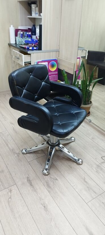 кресло для салона красоты: Кресло парикмахерское