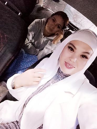 Букеты из живых цветов: Букет из крупных красных роз - Классическая композиция из густо — 7