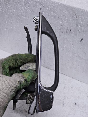 Дверные ручки: Передняя левая дверная ручка Дверная ручка Mercedes-Benz Б/у, Оригинал — 16