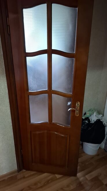 dik taxta: Ağac çərçivəli şüşəli daxili qapı - Material: təbii ağac çərçivə