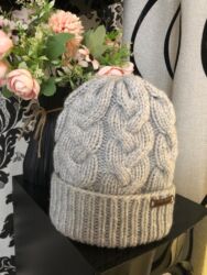 прокат карнавальных костюмов в бишкеке фото: Объёмные вязаные шапки9 с косами - Модель: бини с широким отворотом и