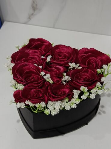 цветы картины художников: Бордовые розы из атласных лент РУЧНОЙ РАБОТЫ - Композиция в форме