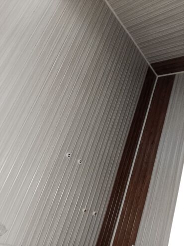 Konteynerlər: Konteyner ev-isdi və soyuqa qarşı izolyasıya olunmuşdur. İki otaq — 10