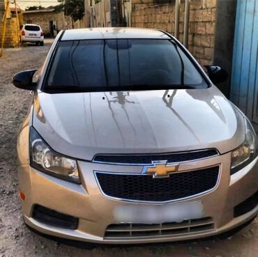 Qaşıqlar: Chevrolet Cruze: 1.4 l | 2011 il 212400 km Sedan