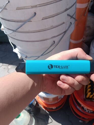 шлиф машина для паркета: Нож канцелярский TEX-LUX с прочным корпусом бирюзового цвета. Оснащен