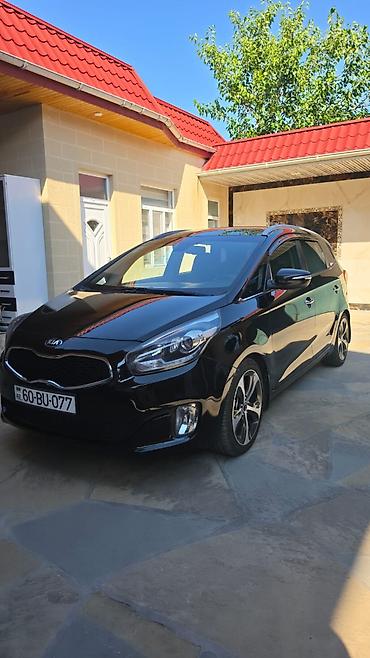 tek oturacaqlar: Kia Carens – 7 yerlik ailəvi miniven Xüsusiyyətlər: - Korpus — 2