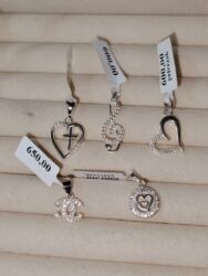 Privesci za nakit: Srebrni privesci sa raznovrsnim motivima, emajlom i cirkonima Opis: - — 11