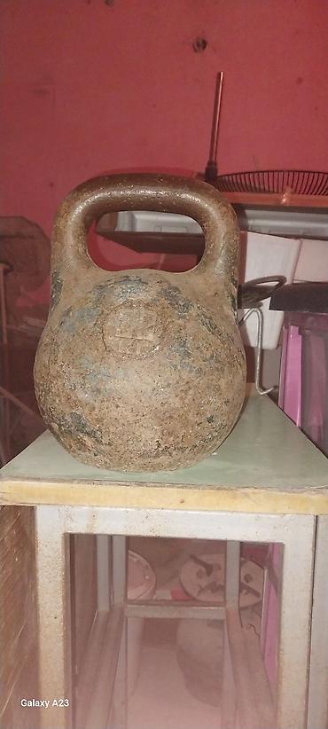 Гири: Dəmir girya – 32 kq - Material: tökmə dəmir - Çəki: üzərində “32 KG” — 2