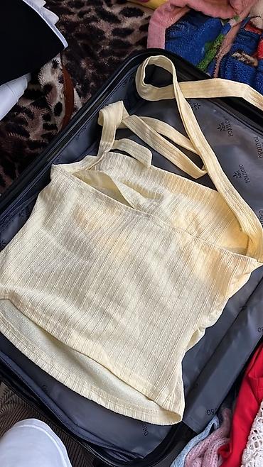 debli koftalar instagram: Açıq krem rəngli qadın topu - Model: qayışlı, kvadrat dekolteli, qısa — 2